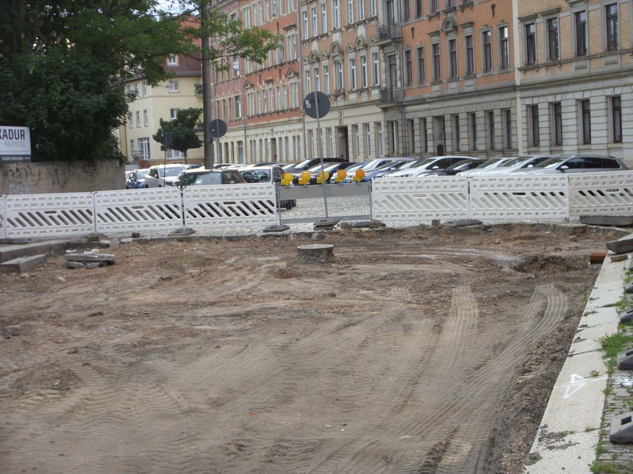 Altonaer Straße, Dresden Anfang Juli 2020 ohne Fahrbahndecke und sichtbaren Gulliansätzen